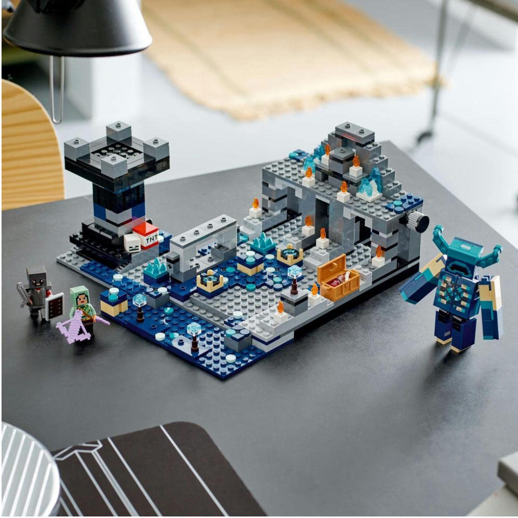 LEGO Minecraft The Deep Dark Battle 21246 Building Toy Set (584 Pieces),Multicolor