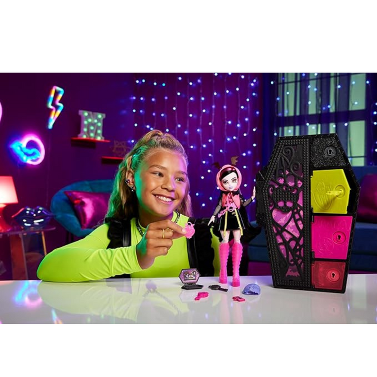 Monster High Doll and Fashion Set, Draculaura Doll, Skulltimate Secrets ,Neon Frights, Dress-Up Locker with 19+ Surprises