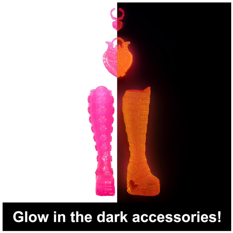 Monster High Doll and Fashion Set, Draculaura Doll, Skulltimate Secrets ,Neon Frights, Dress-Up Locker with 19+ Surprises